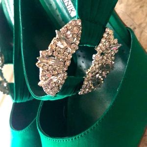 Manolo Blahnik 37 NWT